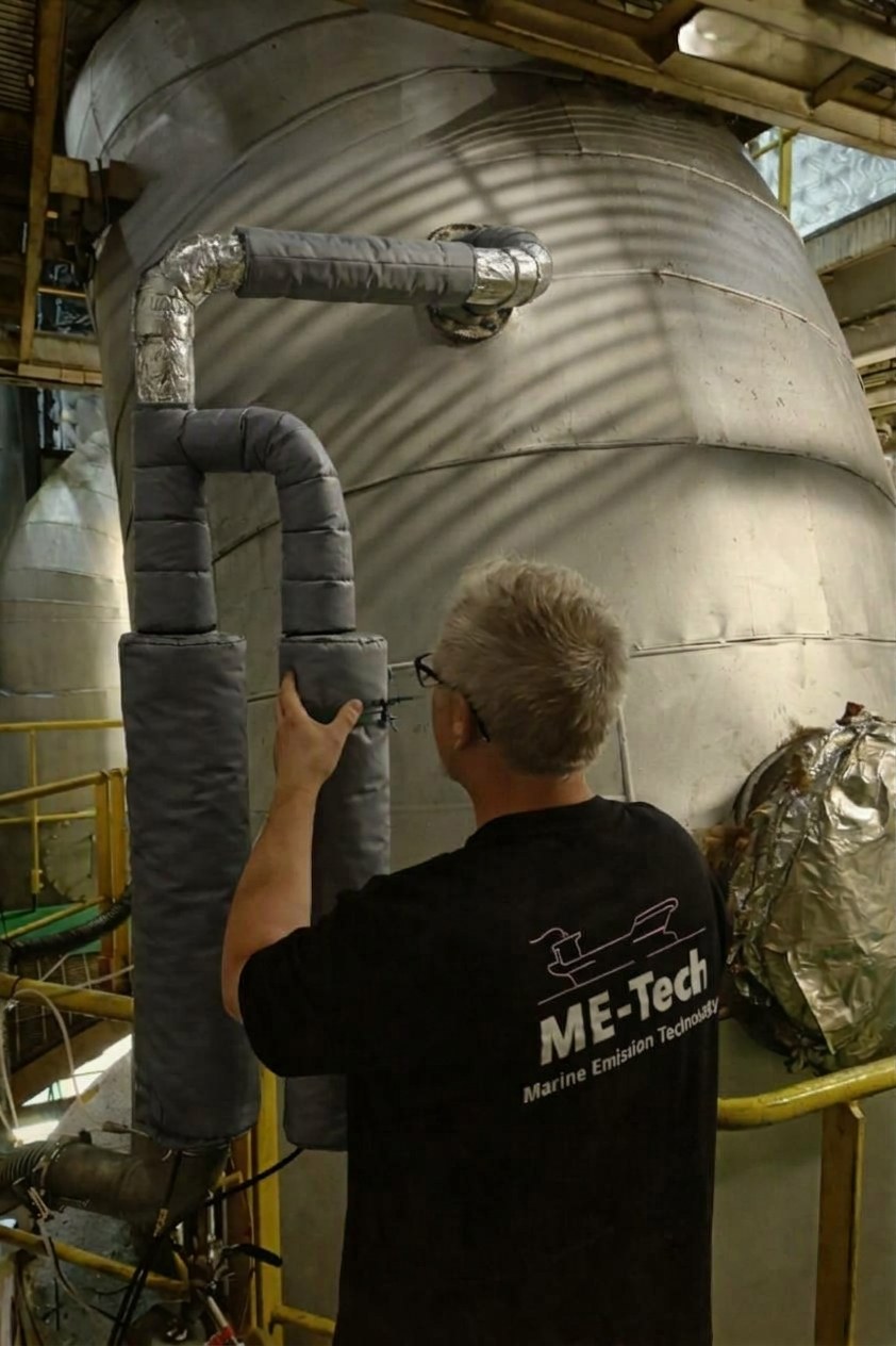 ME-Tech technician at the insulated, heated sampling line on an exhaust funnel