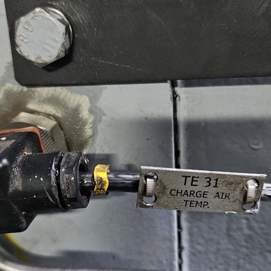 Charge air temperature sensor on an engine